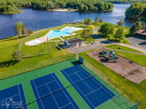 Sports court - Family Friendly Cozy Lake Front Home Newly Constructed With All the Amenities! (Pocono Lake)