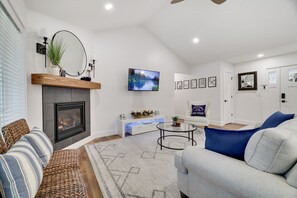 Smart TV, chimenea y videojuegos 