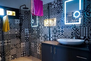 Håndklær, såpe og toalettpapir