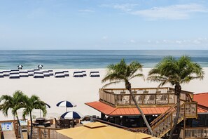 Liegestühle, Strandtücher