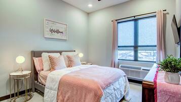 豪華公寓 | 羽絨被、記憶床墊、書桌、筆電工作空間