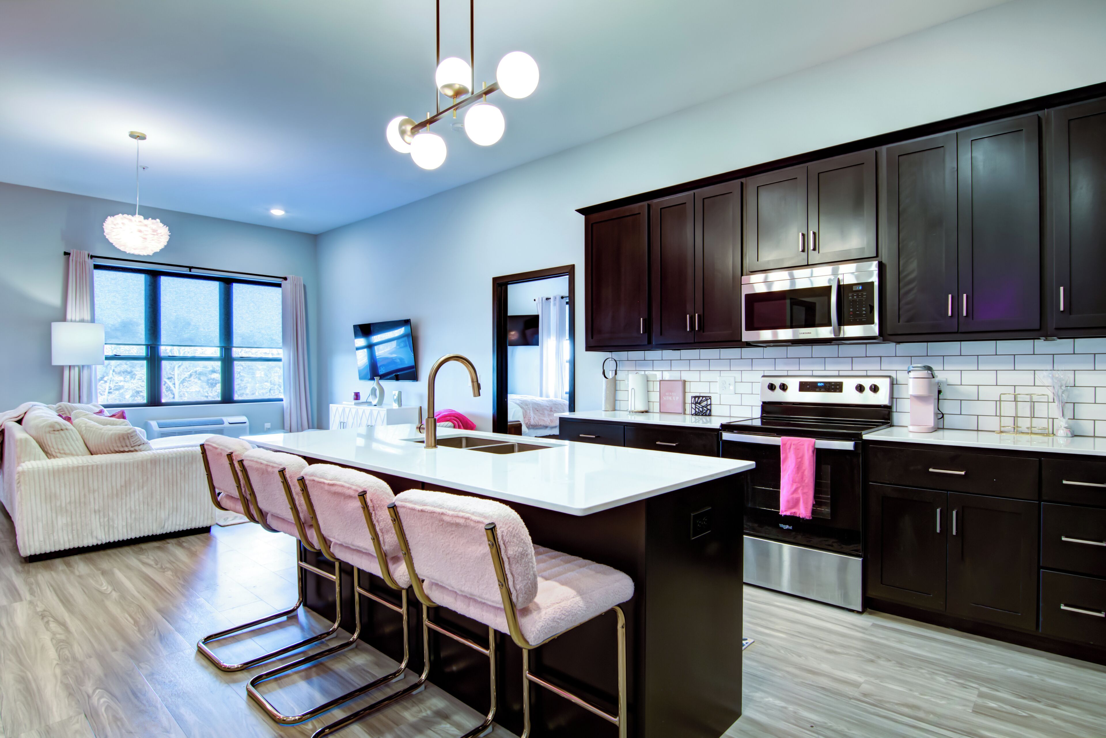 华丽公寓 | 私人厨房 | 大冰箱、微波炉、烤箱、炉灶