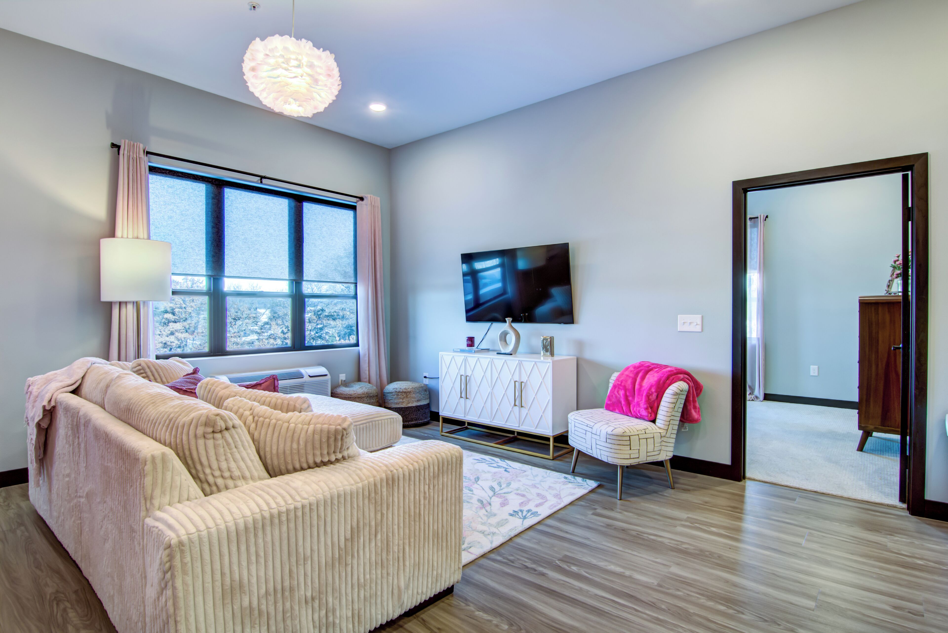 华丽公寓 | 起居区 | 55-英寸液晶电视（配备数码频道）