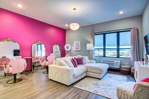 Deluxe Apartment | Living area | 55-inch LCD TV with digital channels - The Fairway (Altoona)