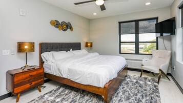 2 Schlafzimmer, Daunenbettdecken, Betten mit Memory-Foam-Matratzen