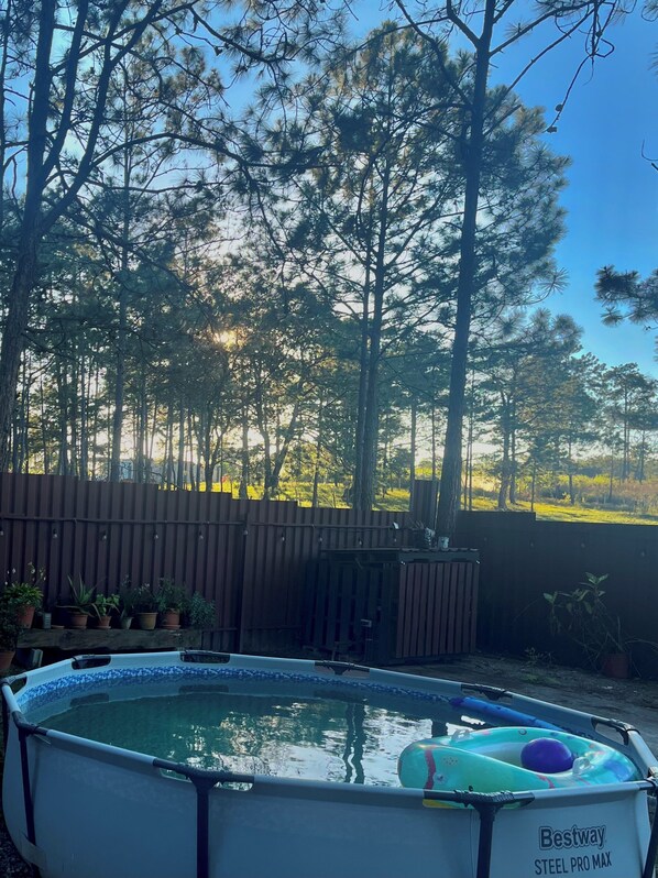 حمام سباحة خارجي