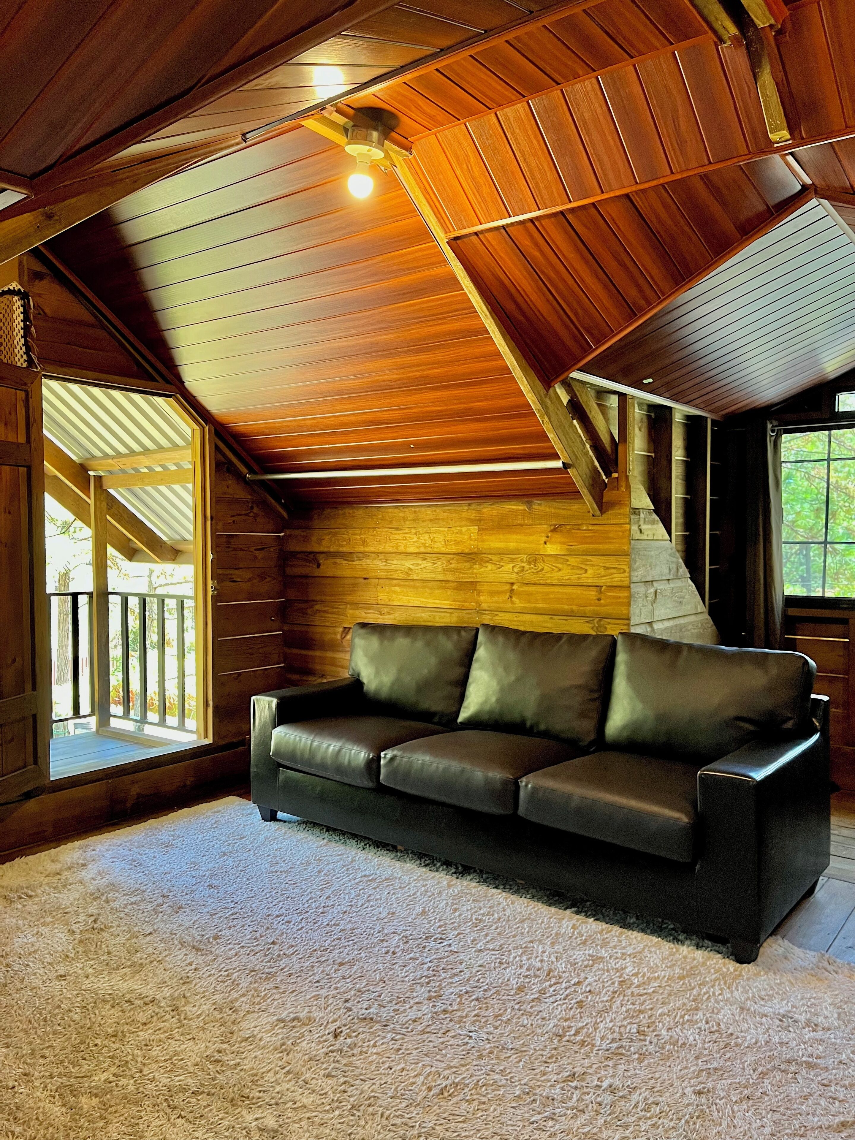 Familien-Ferienhütte | Wohnbereich | 46-Zoll-Smart-TV mit Kabelempfang, Netflix, Streaming-Dienste