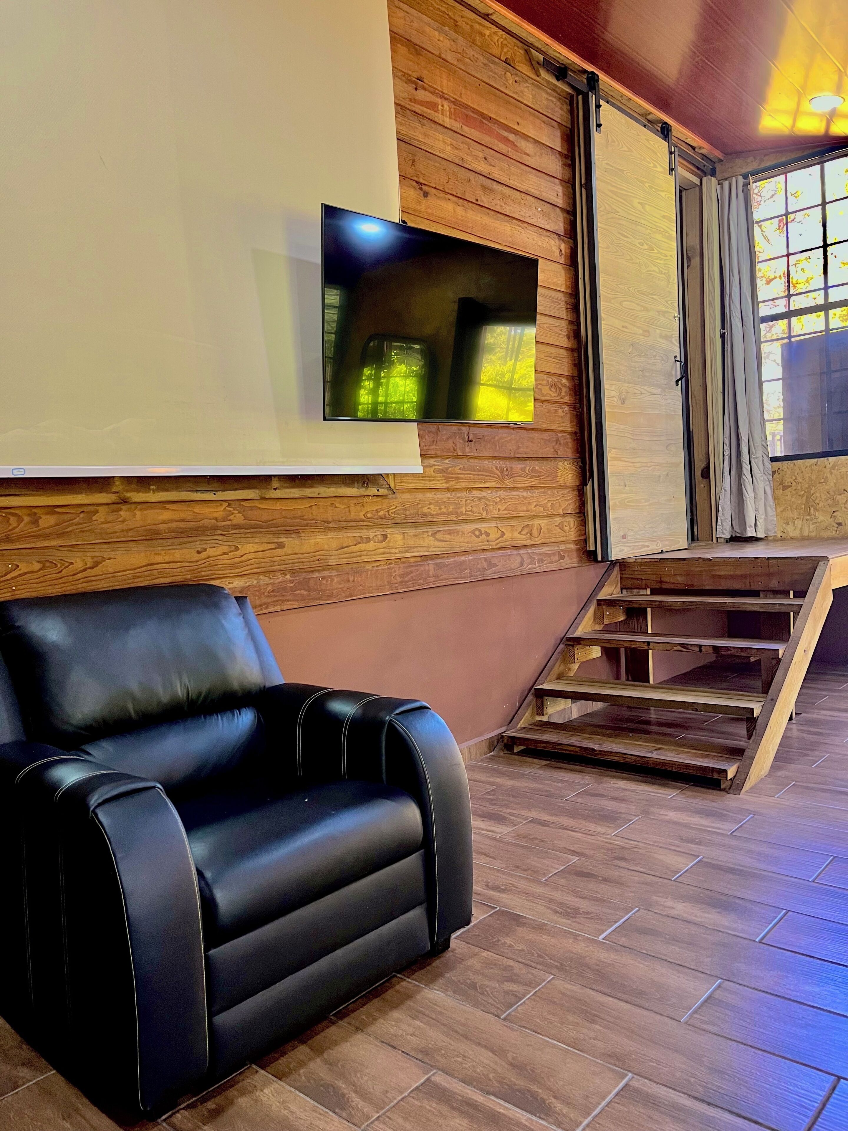 Family Cabin | Iron/ironing board, free WiFi, bed sheets