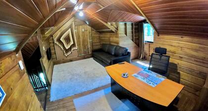 Pine Scape Lodge | Jacuzzi | BBQ | Pool | Mango Hosting