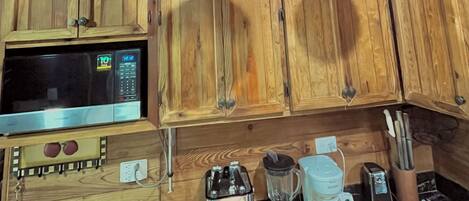 Perhemökki | Yksityinen keittiö | Jääkaappi, mikroaaltouuni