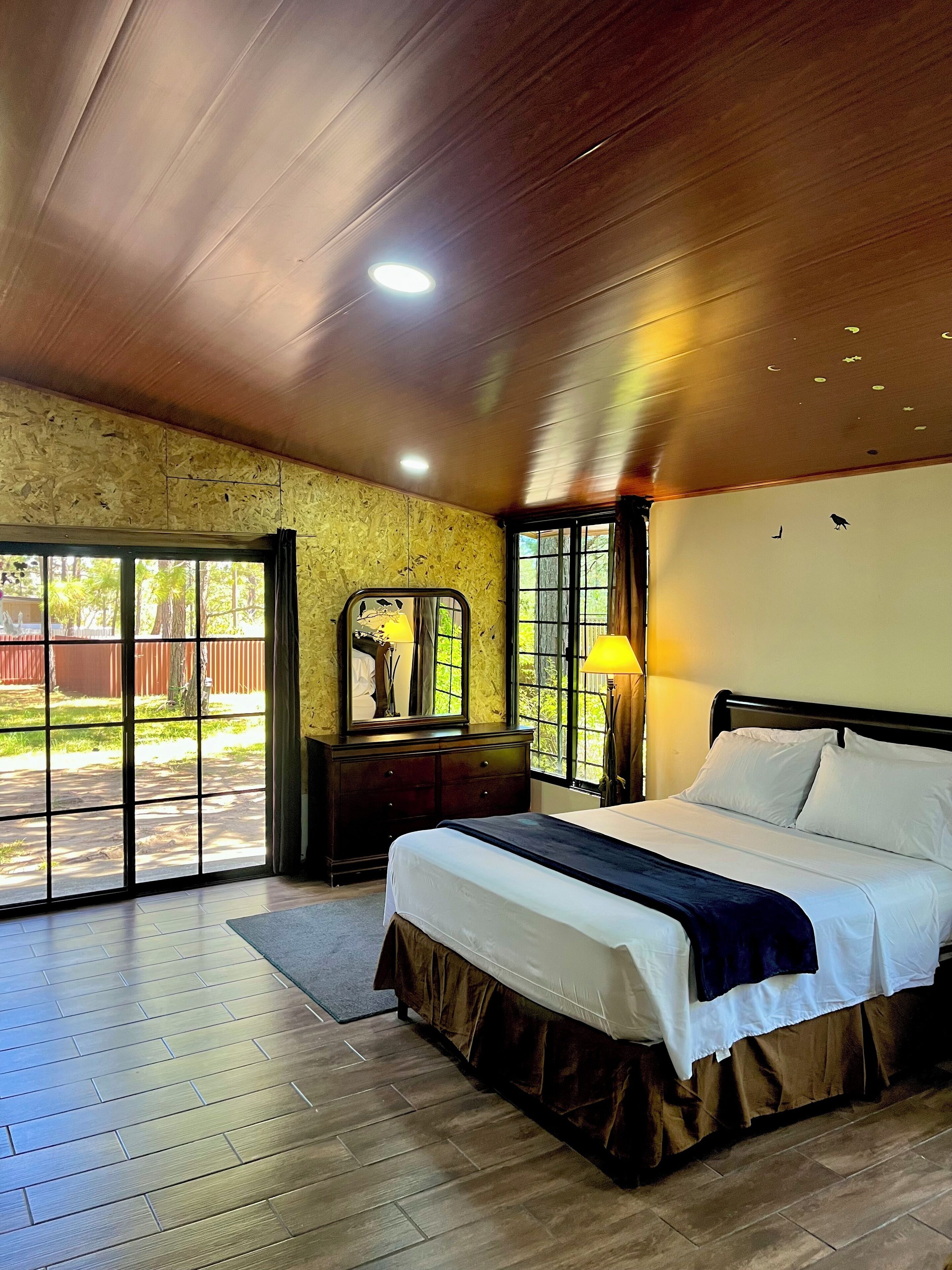 Family Cabin | Iron/ironing board, free WiFi, bed sheets