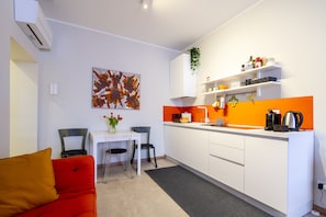 Interior - Andrea's House - Navigli Apartments. Iconic location and comfort. (Milano)