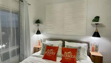 1 Schlafzimmer, Schreibtisch, Bügeleisen/Bügelbrett, Bettwäsche
