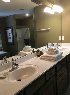 Shower, jetted bath, hair dryer, towels - Weston Home perfectly located. Walk from the house and explore town! (Weston)