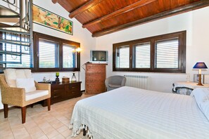 5 bedrooms, iron/ironing board, travel crib, free WiFi