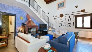 TV, fireplace - Villa Lorena - Trapani (Trapani)
