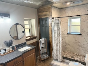 Hair dryer, towels - Thelma`s Place- Broken Bow/Hochatown- 1bd (Broken Bow)