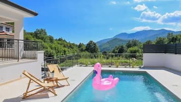 Piscine extérieure, piscine chauffée