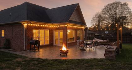 Spacious 4 BR Home! Sleeps 12- Perfect location with Game Room!