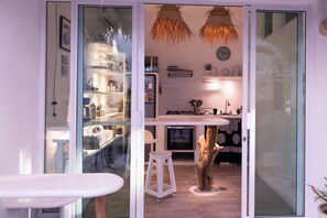 Réfrigérateur dans l'espace commun, micro-ondes dans l'espace commun