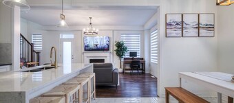 King Bed I Chefs Kitchen I Toronto Hub I 5 Beds 3.5 Bath I 8km from Tesla Chrg