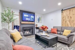 Smart TV, fireplace