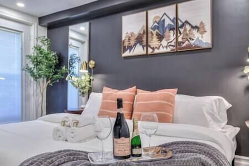 Private | King Bed | Fireplace | Pets | Therma SPA | WiFi | No Steps inside