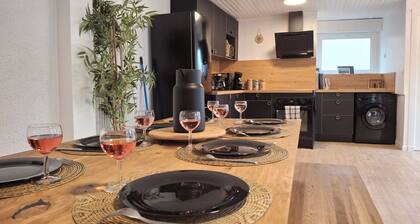 Au bon Endroit ! Maison de Ville de 100 m² au Pied du Rocher D'aiguilhe