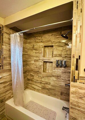 Towels - Cozy Riverside View House (Montague)