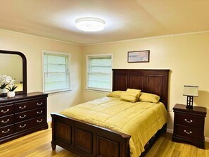 3 bedrooms, iron/ironing board, WiFi, bed sheets - Cozy Riverside View House (Montague)