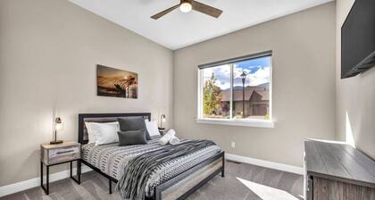 Modern 1-Level: 3 Full BA, Lush Yard-Hike,Golf+Ski