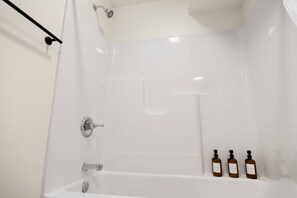 Hair dryer, towels, toilet paper - The Silo 4 - 1BD Cozy Retreat (Morton)