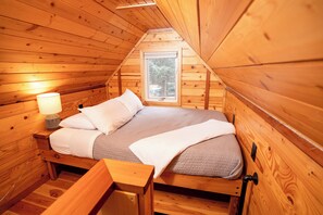 2 quartos, ferros/tábuas de passar roupa, berço de viagem
