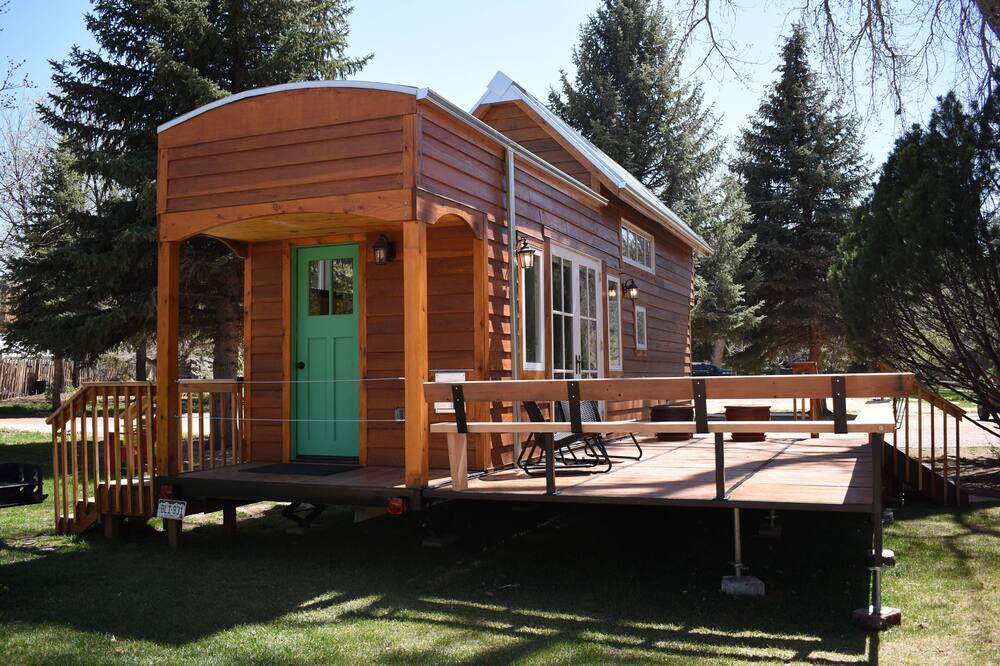 The Sequoia Large Tiny House - Luxury Tiny Home on River Front in Rocky Mtns