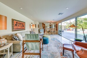 Televisión, chimenea, tenis de mesa y libros 