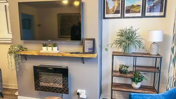 Smart TV, fireplace