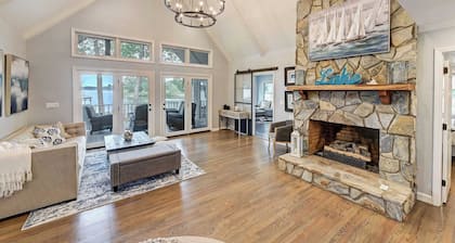 A Frame of Mind by Avantstay Lakefront Retreat Hot Tub + Game Room + Dock