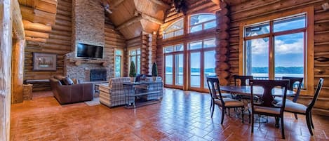 House (6 Bedrooms) | Interior