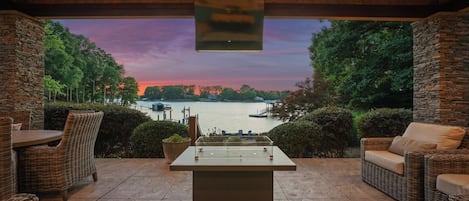House (6 Bedrooms) | Interior
