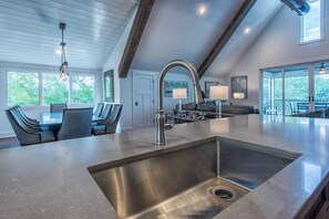 House (5 Bedrooms) | Interior - Azalea Retreat - The Cottage by Avantstay Pool (Sherrills Ford)