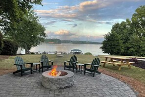 House (5 Bedrooms) | Interior - Azalea Retreat - The Cottage by Avantstay Pool (Sherrills Ford)