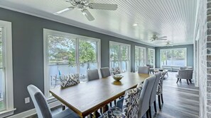 Interior - Sunset Shores Resort by Avantstay Private Beach (Mooresville)