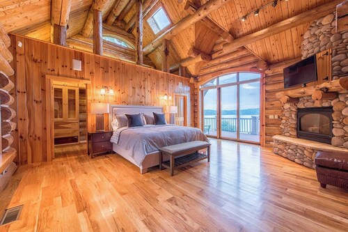 Azalea Retreat by Avantstay Sleeps 34 & Pool