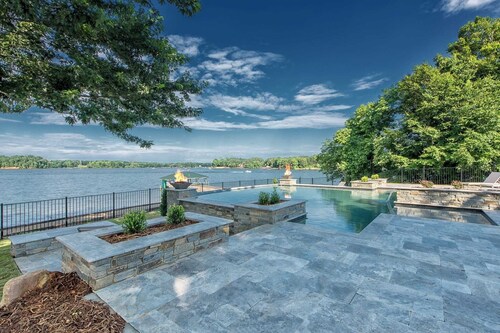 Azalea Retreat by Avantstay Sleeps 34 & Pool
