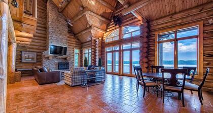 Azalea Retreat by Avantstay Sleeps 34 & Pool