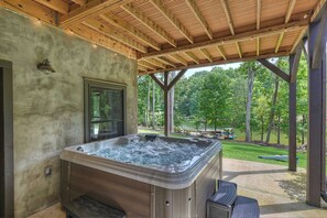 Interior - Waterfront 1-acre Private Dock, Hot Tub, Firepit Bankhead Lodge by Avantstay (Denver)