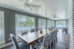Interior - Private Dock, Hot Tub, Game Room, Firepit Sunset Shores Resort The Homestead (Mooresville)