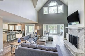 House (5 Bedrooms) | Interior - Private Dock, Hot Tub, Game Room, Firepit Sunset Shores Resort The Homestead (Mooresville)