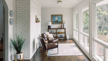 House (6 Bedrooms) | Interior