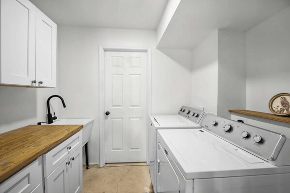 House (6 Bedrooms) | Interior